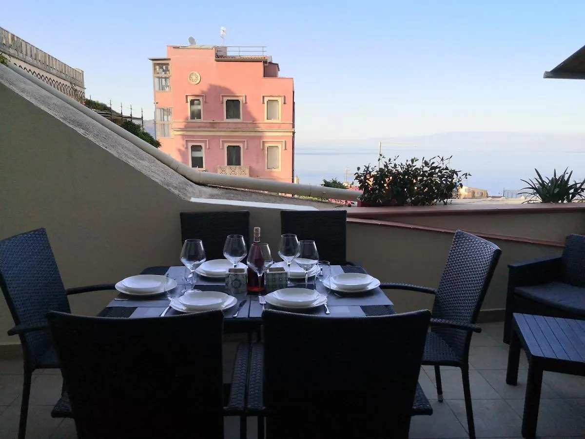 Casa Archia Ristrutturata Con Balcone Vista Mare contacts